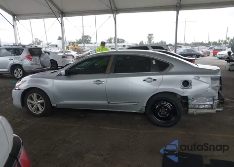 2015 Nissan Altima 2.5 Sv z USA, uszkodzony, nr VIN 1N4AL3AP8FC221853